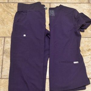 FIGS Purple scrub set